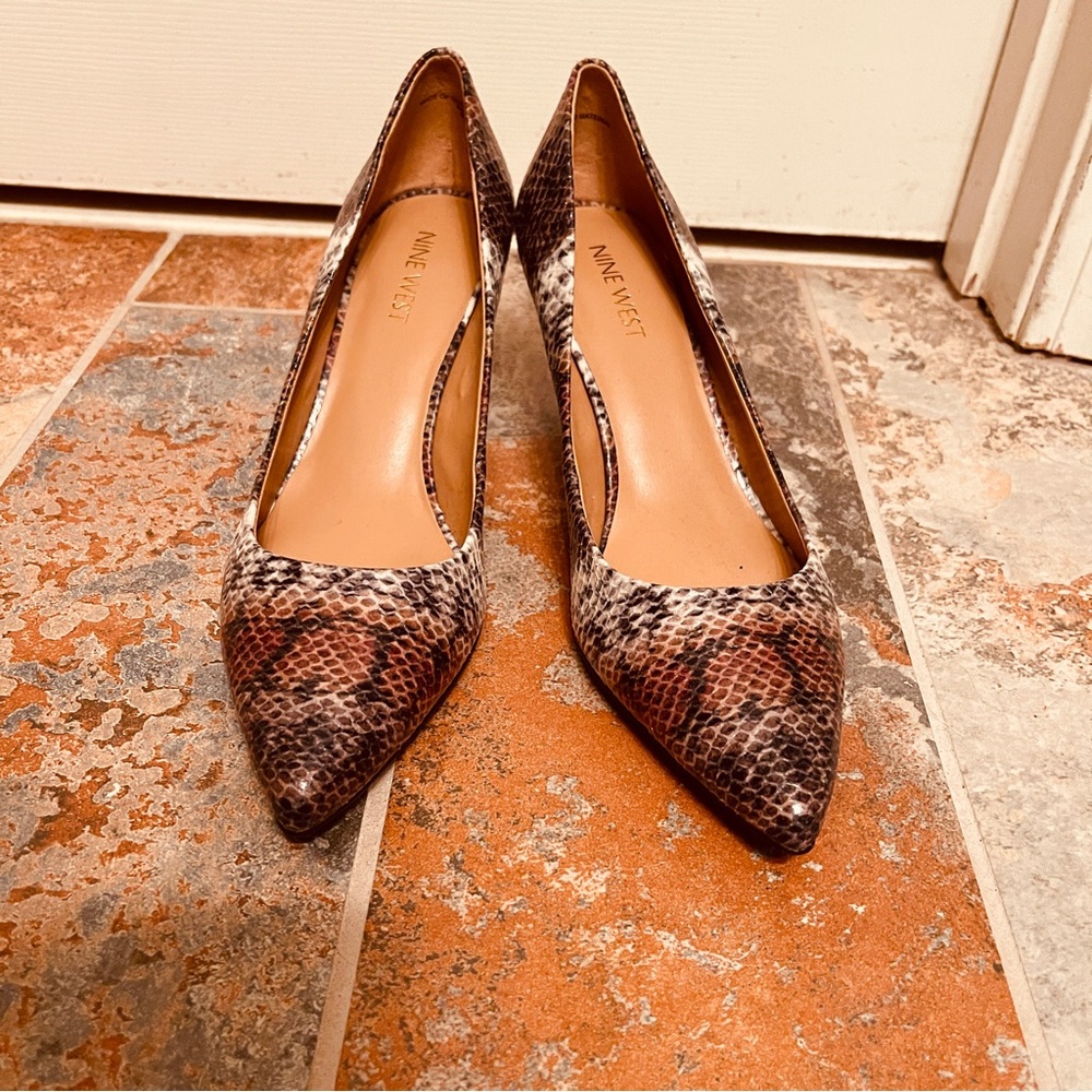 Nwob! Stunning Nine West Python Print Pumps! - image 2